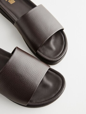 Zoccoletto di Next in marrone