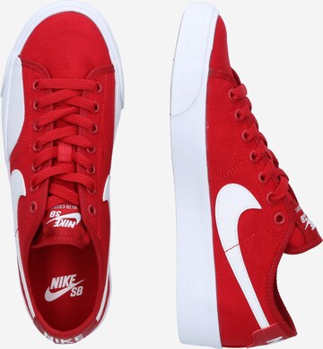 Nike SB Matalavartiset tennarit 'Blazer Court' värissä punainen