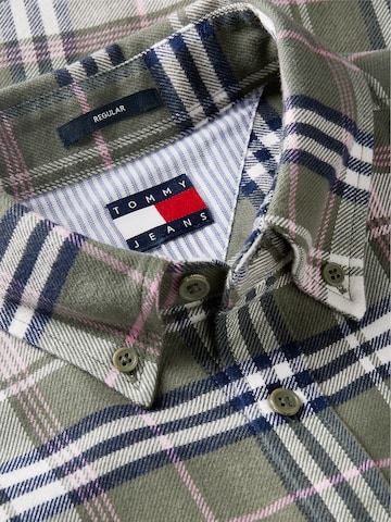Tommy Jeans Regular fit Button Up Shirt in Green