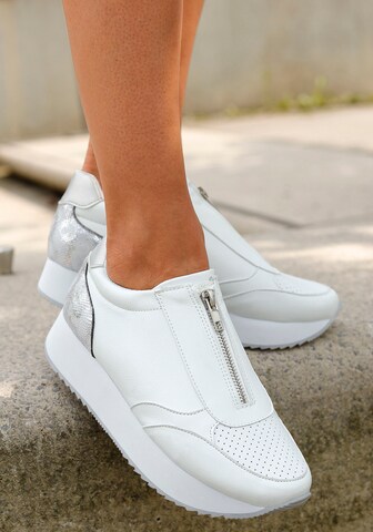 LASCANA Sneakers in White: front