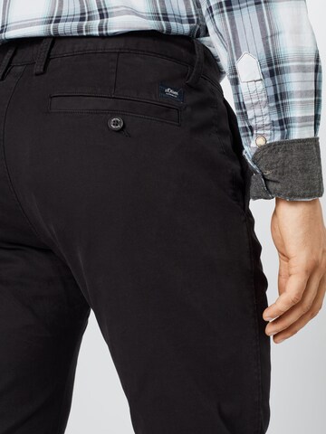 s.Oliver Regular Chino trousers in Black