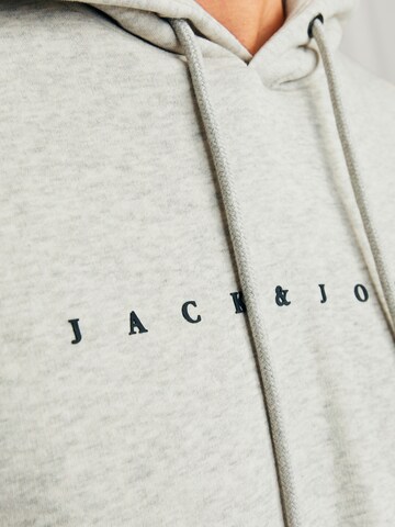 Sweat-shirt 'JJSTAR' JACK & JONES en gris