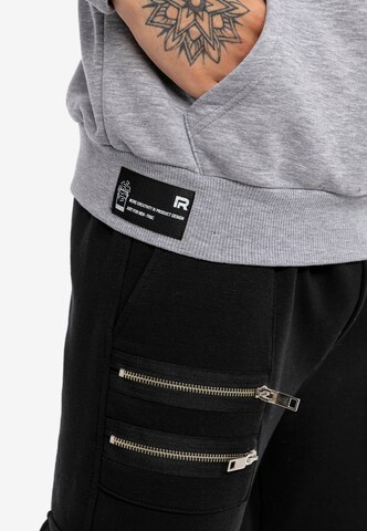 Redbridge Kapuzenpullover 'Centennial' in Grau