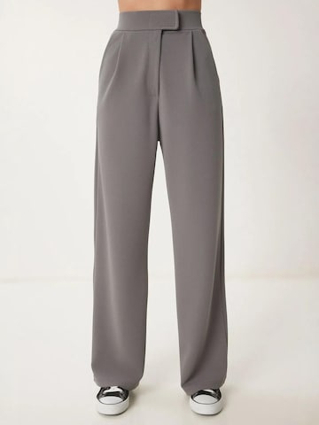 Loosefit Pantalon à pince Happiness İstanbul en gris : devant