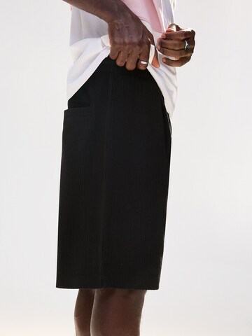 Bershka Regular Shorts in Schwarz