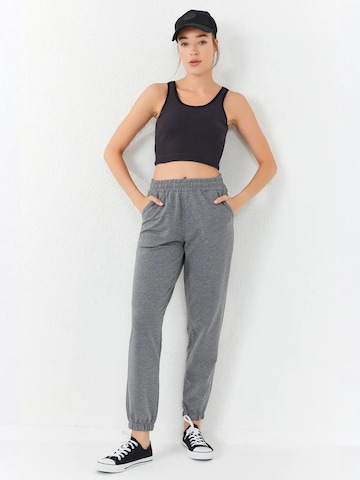 Tommy Life Top 'Crop Top' in Black