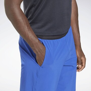 Reebok Regular Sportshorts in Blau