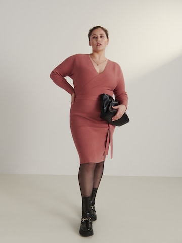 Guido Maria Kretschmer Curvy Neulemekko 'Elvira' värissä vaaleanpunainen