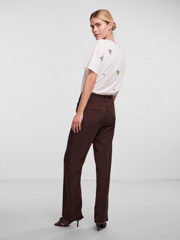 YAS Flared Pleated Pants 'BLURIS' in Brown