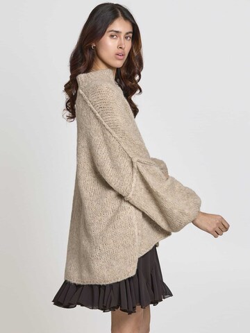Lilavie Strickjacke ' Lolaa Oversize One Size ' in Braun