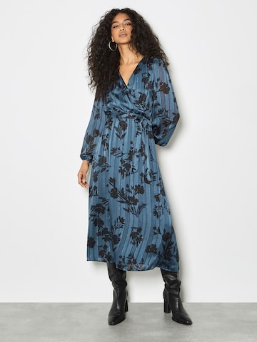 Apricot Jurk in Blauw: voorkant