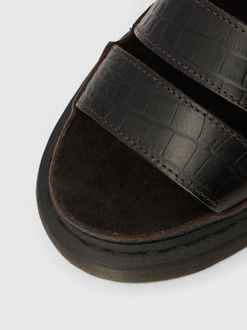 Dr. Martens Σανδάλι με λουράκια 'Clarissa Quad 3' σε καφέ