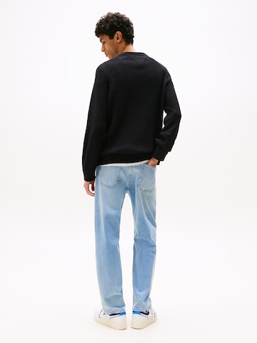 Tommy Jeans Sweater in Black: back
