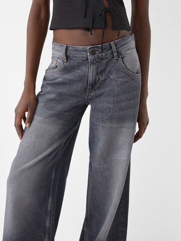 Bershka Szeroka nogawka Jeansy w kolorze szary