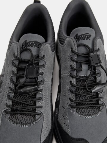 Pull&Bear Platform trainers in Grey