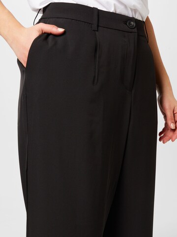 Vero Moda Curve Loose fit Pleat-Front Pants 'LUNADESI' in Black