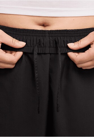 regular Pantaloni sportivi di NIKE in nero