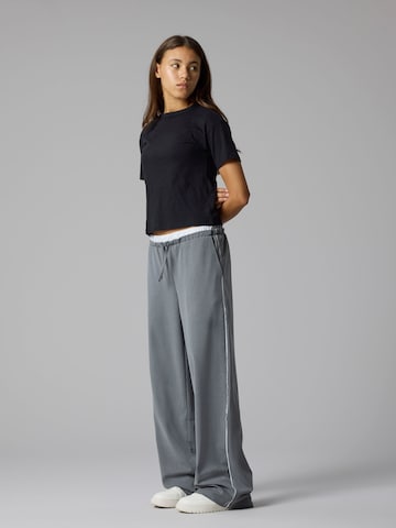 Regular Pantalon LMTD en gris