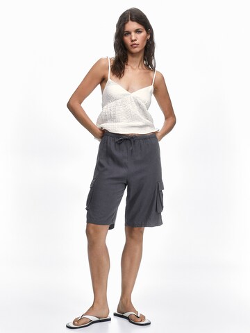 Pull&Bear Ohlapna forma Kargo hlače | siva barva