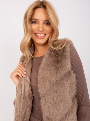 Madnezz House Weste '2349.00P' in Beige