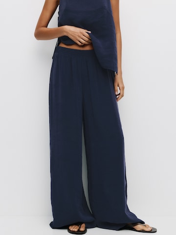 Wide Leg Pantalon Pull&Bear en bleu : devant