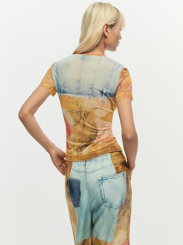 Tricou de la Desigual pe galben
