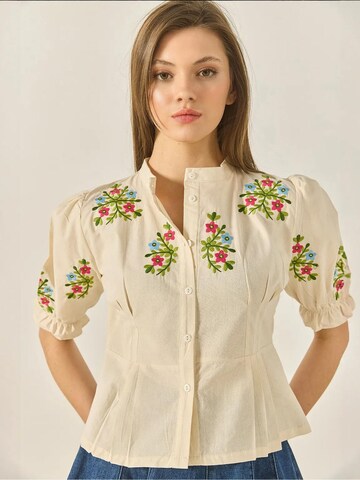 Chemisier Bianco Lucci en beige : devant