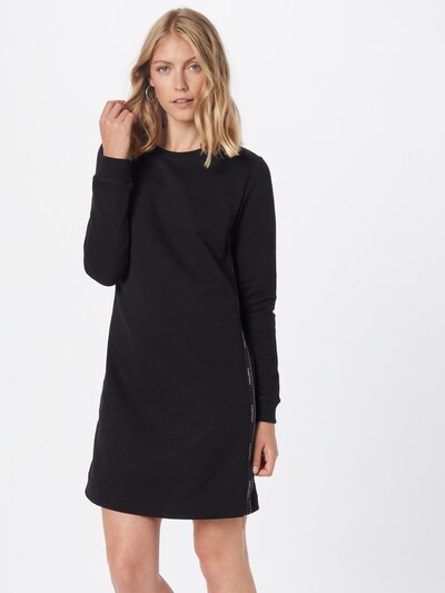 Rochie Calvin Klein pe negru / alb, Vizualizare model