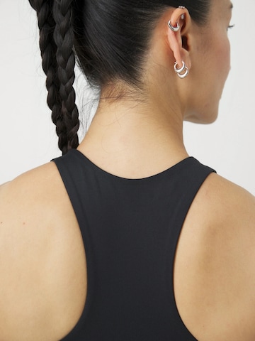 Girlfriend Collective Top ' Dylan ' in Schwarz