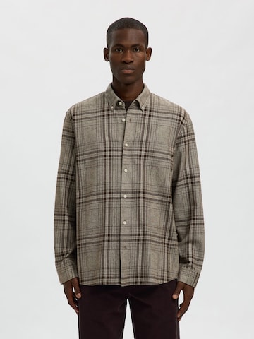 SELECTED Regular fit Button Up Shirt 'SLHRegnoah' in Brown: front
