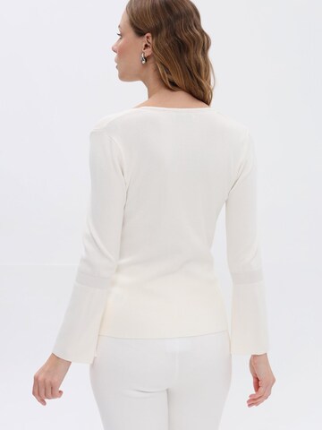 Passioni Sweater in White