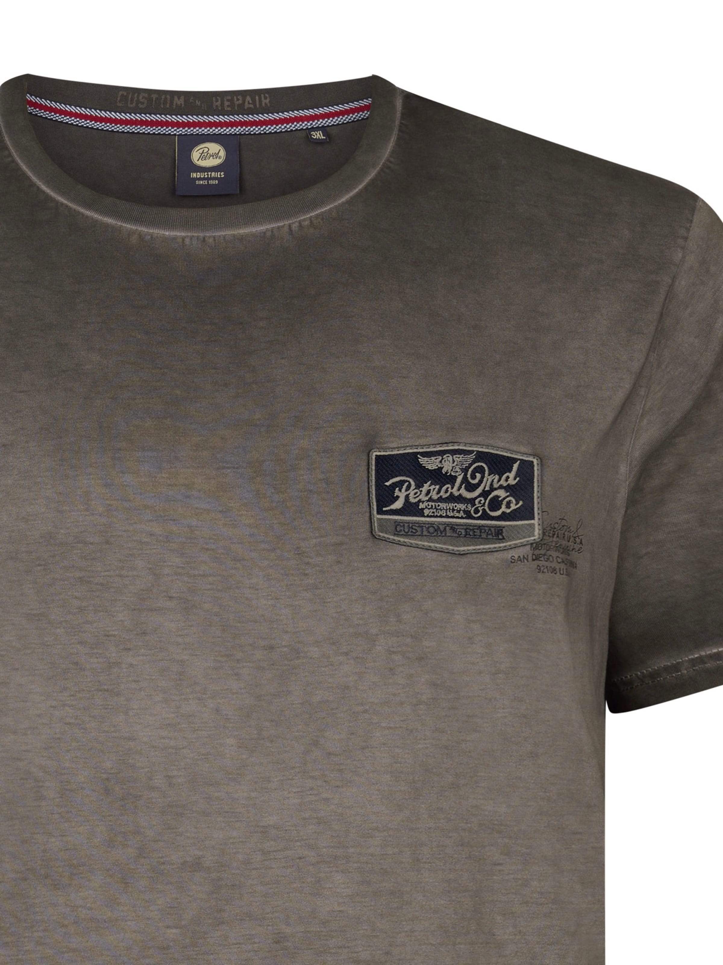 melns Petrol Industries T-Krekls