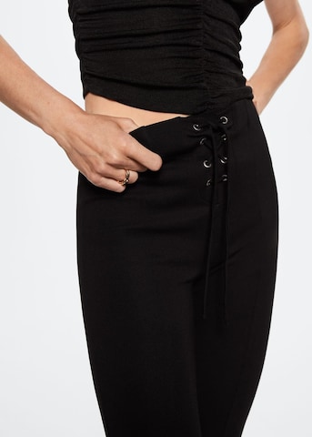 MANGO Rozkloszowany krój Spodnie 'Jade' w kolorze czarny