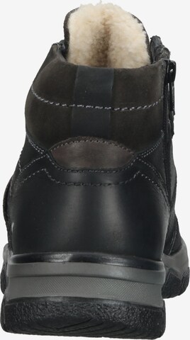 Boots stringati di MUSTANG in nero