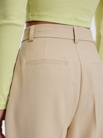 EDITED Tapered Pants 'ABBEY' in Beige