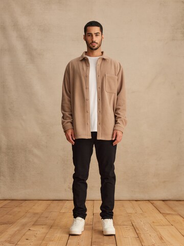 DAN FOX APPAREL Regular Fit Skjorte 'Jarne' i beige