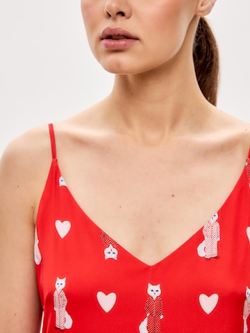 manii’ta lacitta Kesämekko 'Loungewear dress' värissä punainen