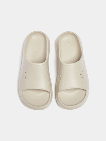 Pull&Bear Pantolette in Weiß