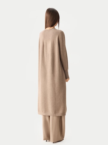 GOBI Cashmere - Vestido de punto 'Gobi Cashmere Side-Slit Maxi Dress' en gris
