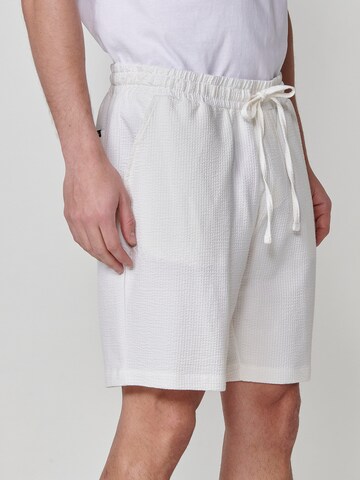 Loosefit Pantalon KOROSHI en blanc