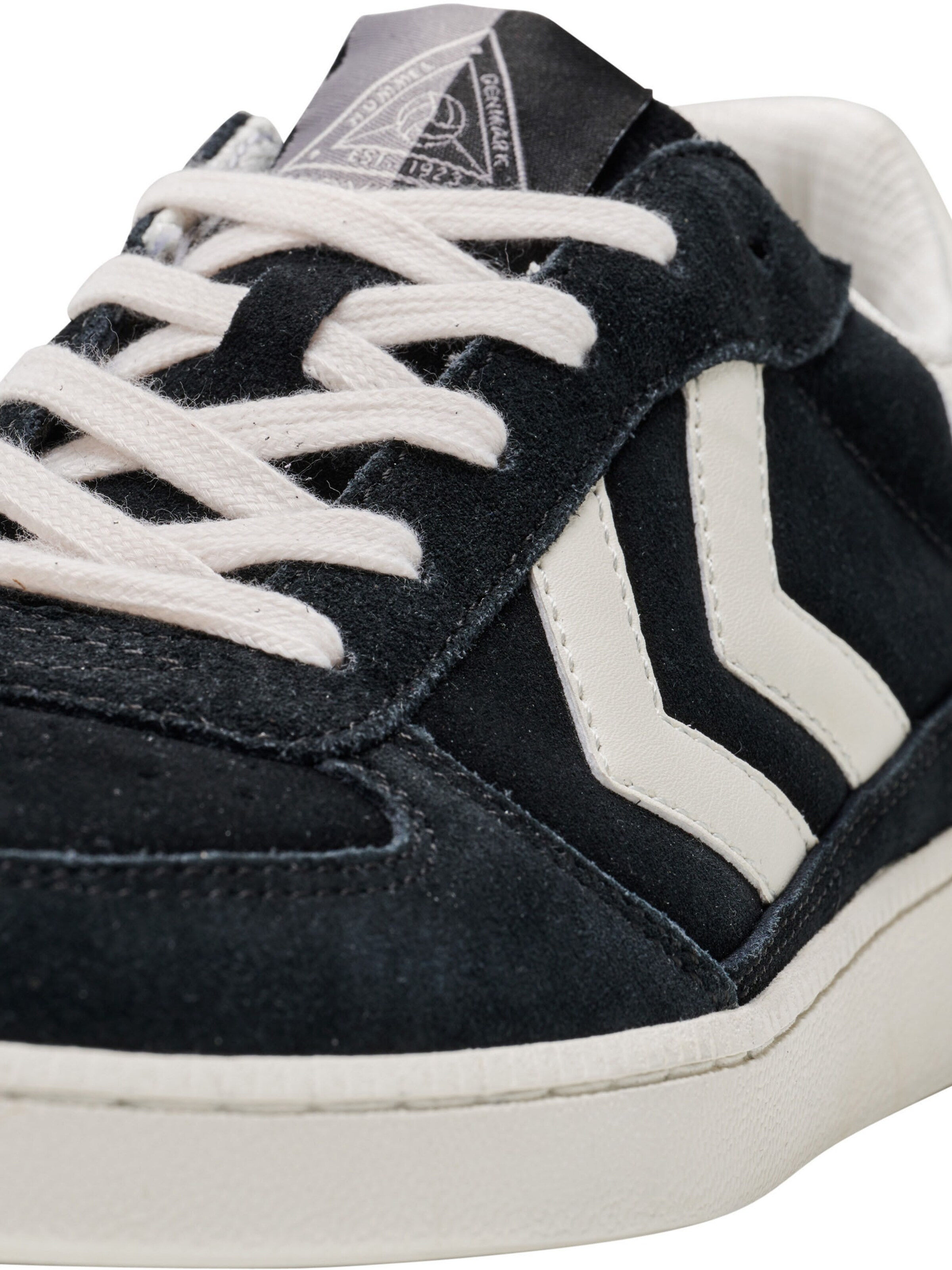 Baskets basses Hummel en noir