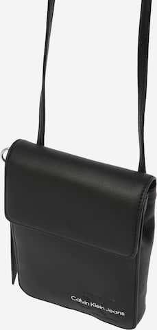 Calvin Klein Jeans Crossbody Bag in Black: front