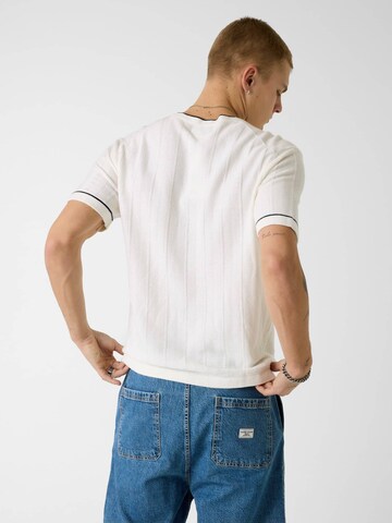 GUESS Sweater in White