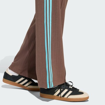 ADIDAS ORIGINALS - regular Pantalón en marrón
