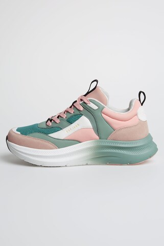 Soccx Sneakers in Pink