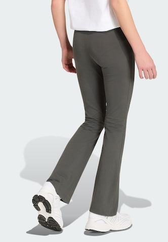 Flared Pantaloni sportivi 'Essentials' di ADIDAS SPORTSWEAR in grigio