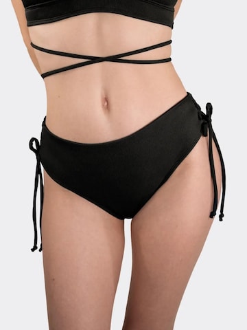 MYLILY Bikini Bottoms 'Perioden Bikinihose Crinkle gekreuzte Schnürung' in Black: front