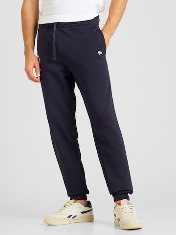 NEW ERA Tapered Pants 'MLB ESSENTIALS NEYYAN' in Blue: front