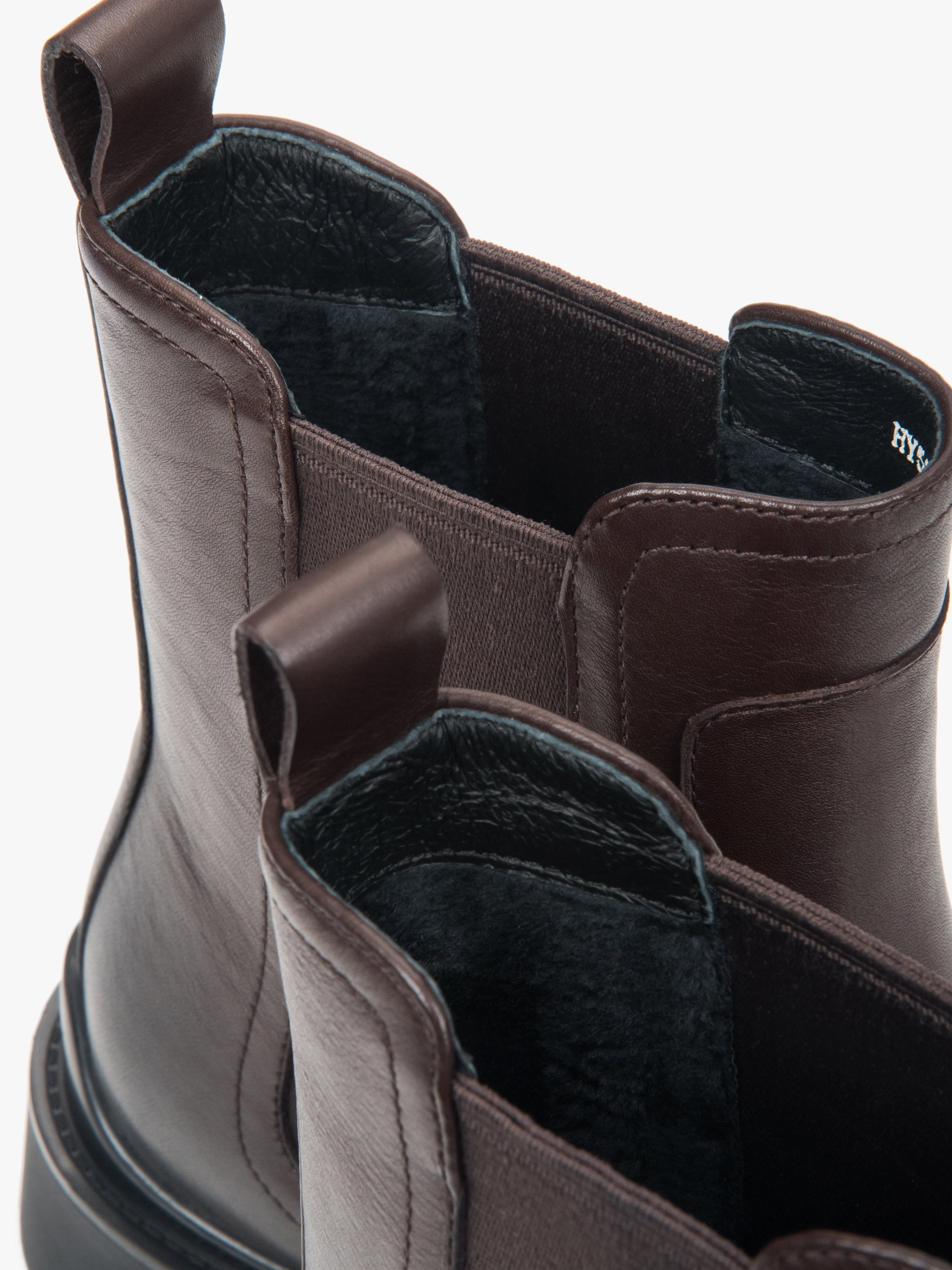 Estro Chelsea boots '5826-62-150' in Bruin