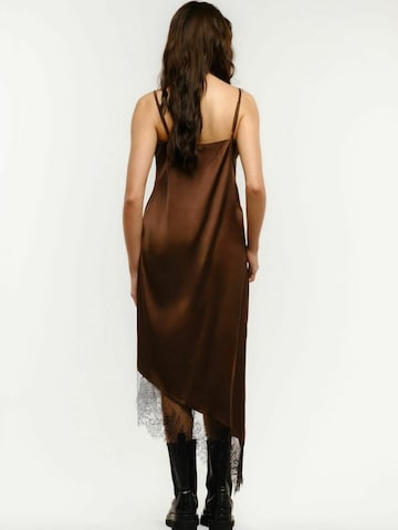Liberte Essentiel Mekko ' LOLA ' värissä ruskea